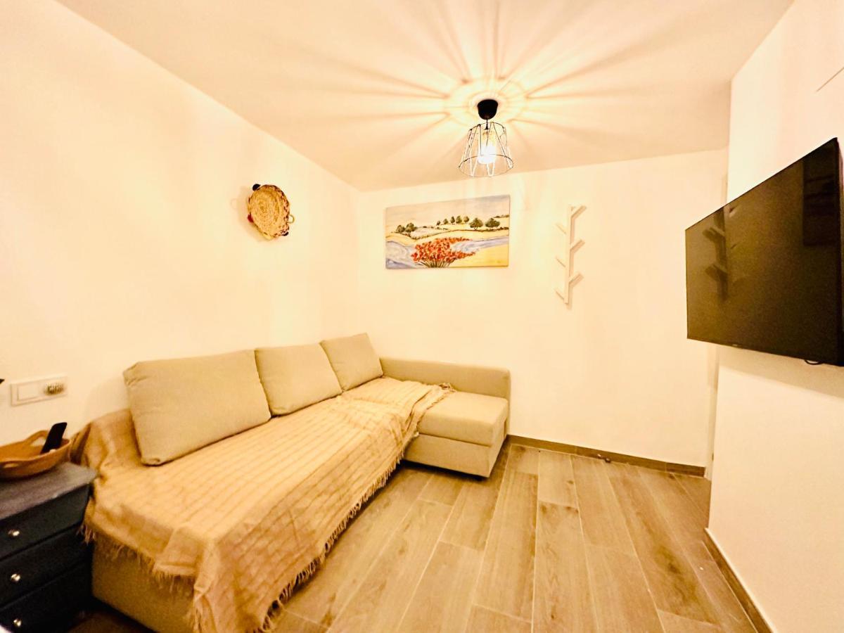 Sol Apartamentos Malaga Centro Bagian luar foto
